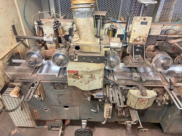 1996 weinig hydromat 22 bl 4-zijdige profileer- en schaafmachine - afbeelding 9 van  10