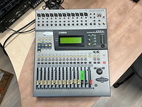 1996 yamaha 01-v digitale mengtafel - afbeelding 1 van  4