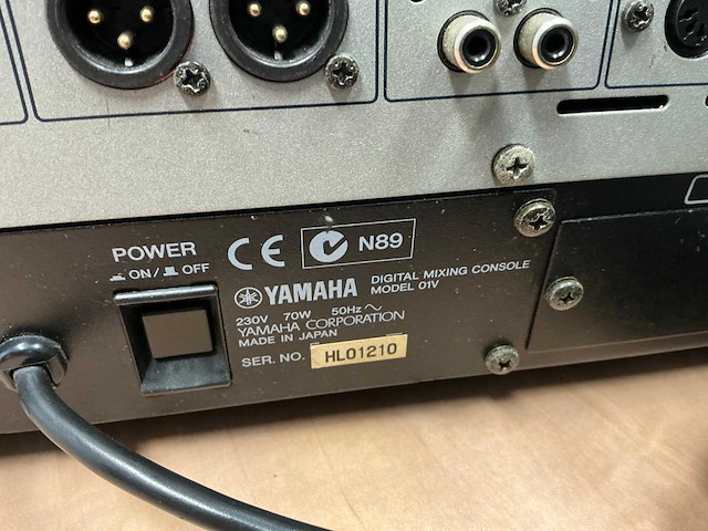 1996 yamaha 01-v digitale mengtafel - afbeelding 4 van  4