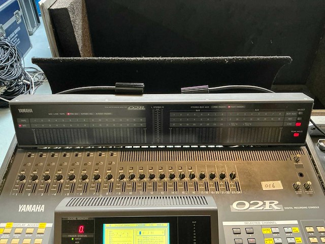 1996 yamaha 02r digitale mengtafel - afbeelding 5 van  7