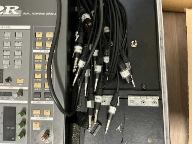 1996 yamaha 02r digitale mengtafel - afbeelding 4 van  7