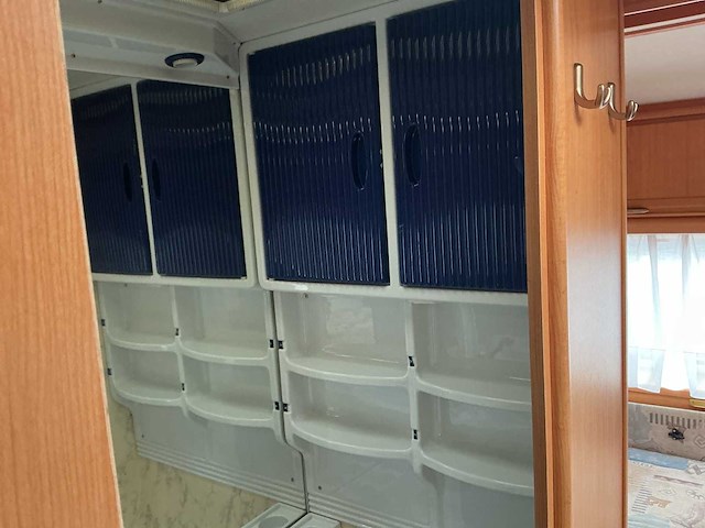 1997 - lmc - 490k - caravan - afbeelding 9 van  19