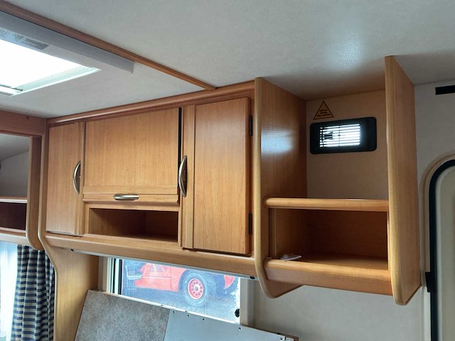 1997 - lmc - 490k - caravan - afbeelding 2 van  14