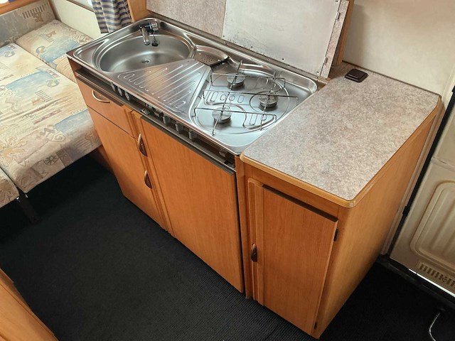 1997 - lmc - 490k - caravan - afbeelding 14 van  14