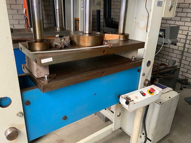 1997 bergamo aem 324b hydraulische pers - afbeelding 3 van  9