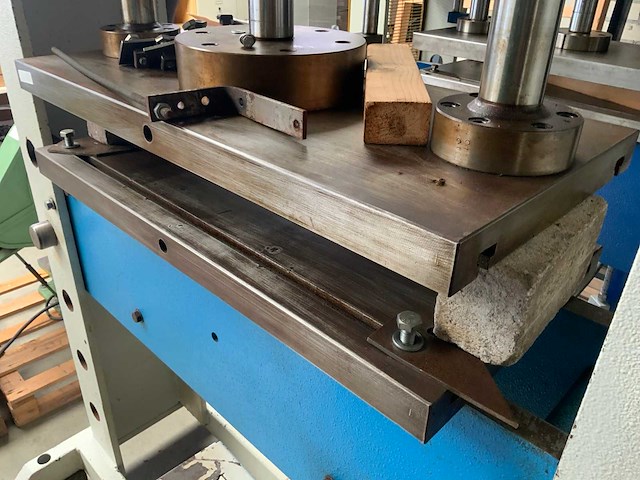 1997 bergamo aem 324b hydraulische pers - afbeelding 6 van  9