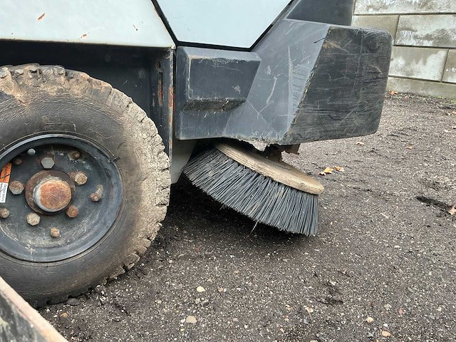 1997 clarke american lincoln 2160 zelfrijdende veegmachine defect - afbeelding 4 van  30