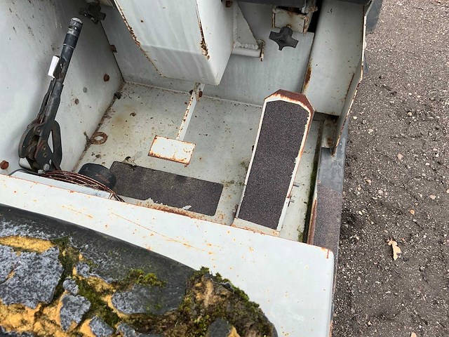 1997 clarke american lincoln 2160 zelfrijdende veegmachine defect - afbeelding 8 van  30