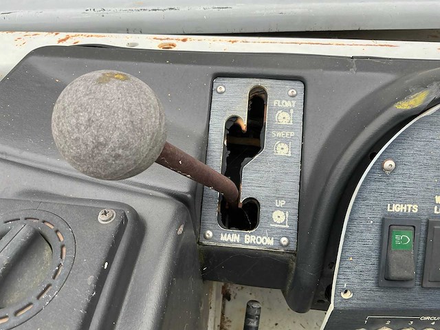 1997 clarke american lincoln 2160 zelfrijdende veegmachine defect - afbeelding 15 van  30