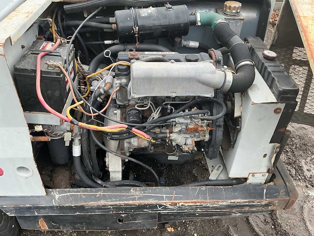 1997 clarke american lincoln 2160 zelfrijdende veegmachine defect - afbeelding 18 van  30