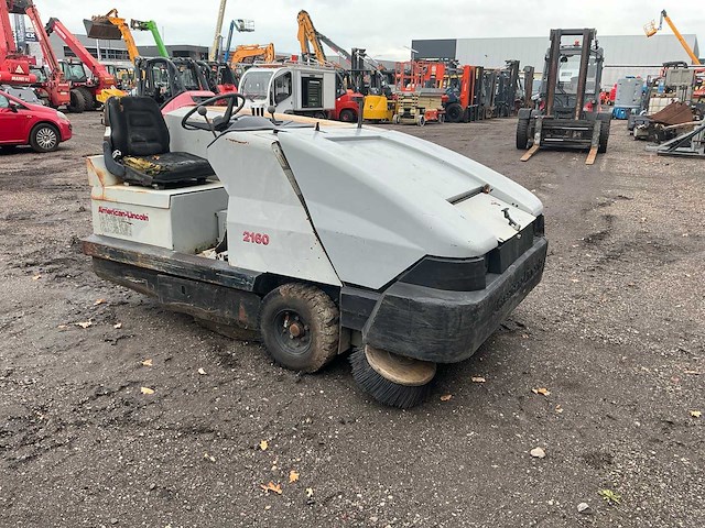 1997 clarke american lincoln 2160 zelfrijdende veegmachine defect - afbeelding 28 van  30