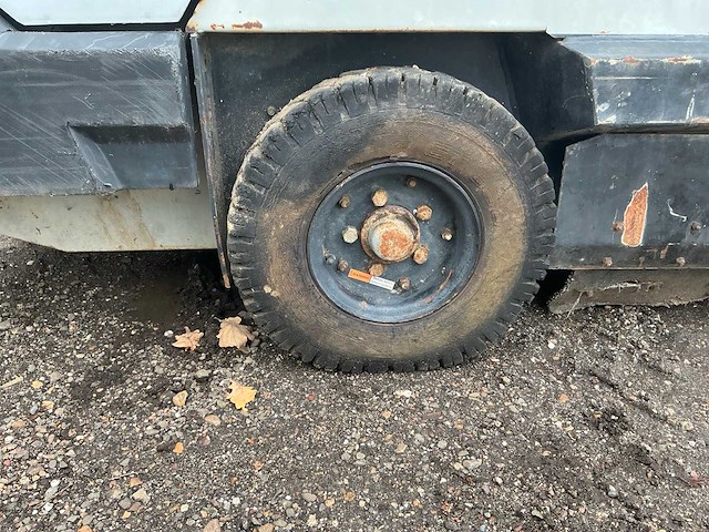 1997 clarke american lincoln 2160 zelfrijdende veegmachine defect - afbeelding 30 van  30