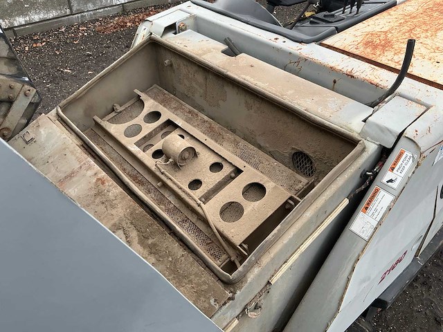 1997 clarke american lincoln 2160 zelfrijdende veegmachine defect - afbeelding 22 van  30