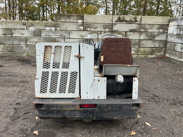 1997 clarke american lincoln 2160 zelfrijdende veegmachine defect - afbeelding 25 van  30