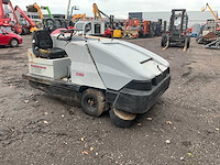 1997 clarke american lincoln 2160 zelfrijdende veegmachine defect - afbeelding 28 van  30