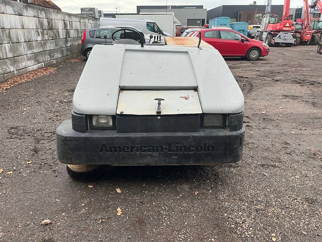 1997 clarke american lincoln 2160 zelfrijdende veegmachine defect - afbeelding 29 van  30