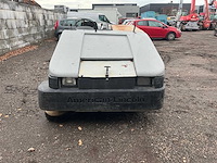 1997 clarke american lincoln 2160 zelfrijdende veegmachine defect - afbeelding 29 van  30