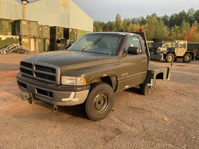 1997 dodge ram 2500 vliegtuigsleper - afbeelding 1 van  16