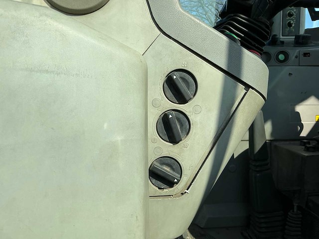 1997 fendt 512c vierwielaangedreven landbouwtractor - afbeelding 32 van  37