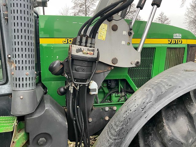 1997 john deere 7610 vierwielaangedreven landbouwtractor met voorlader - afbeelding 14 van  40