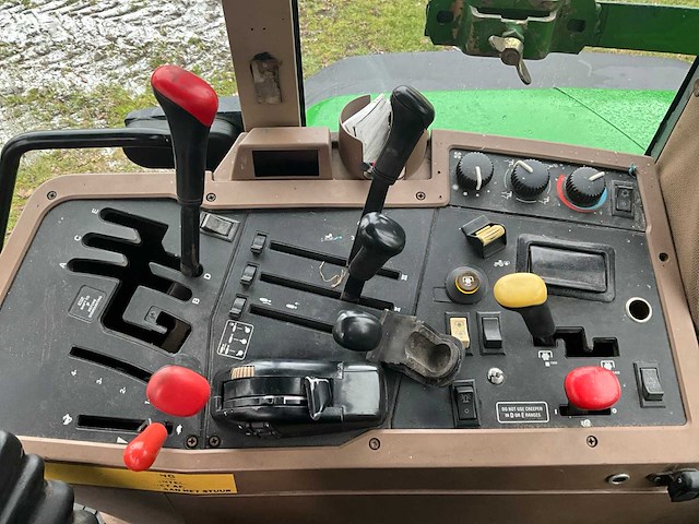 1997 john deere 7610 vierwielaangedreven landbouwtractor met voorlader - afbeelding 34 van  40