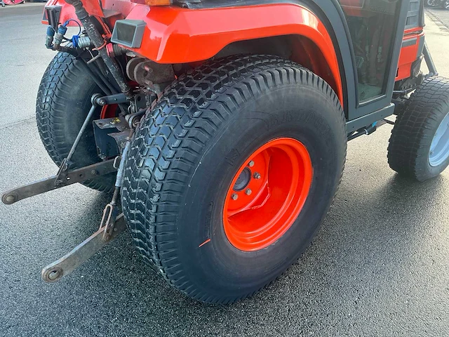 1997 kubota st-30 smalspoor- en compacttractor - afbeelding 2 van  24