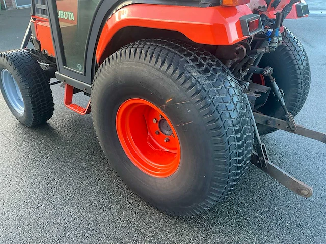 1997 kubota st-30 smalspoor- en compacttractor - afbeelding 6 van  24