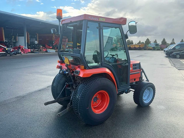 1997 kubota st-30 smalspoor- en compacttractor - afbeelding 18 van  24