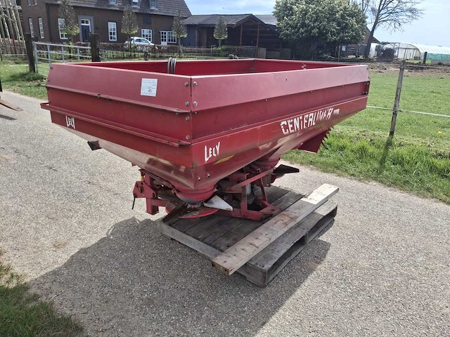 1997 lely 2.3225 kunstmeststrooier - afbeelding 1 van  7
