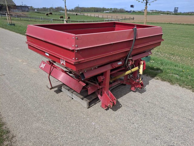 1997 lely 2.3225 kunstmeststrooier - afbeelding 6 van  7