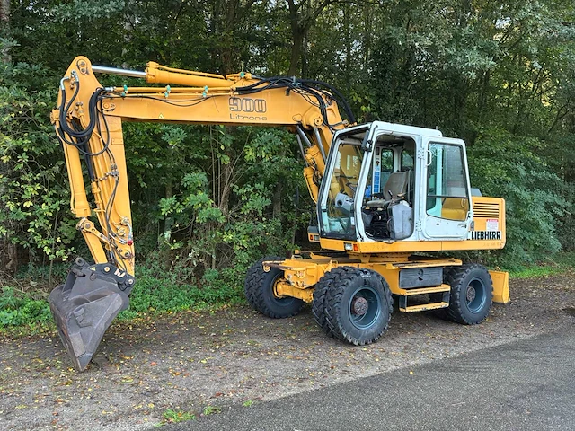 1997 liebherr a900 banden graafmachine - afbeelding 1 van  26