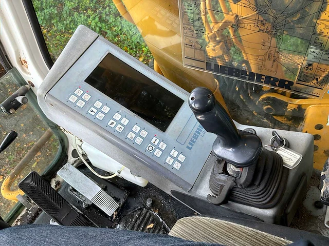 1997 liebherr a900 banden graafmachine - afbeelding 13 van  26