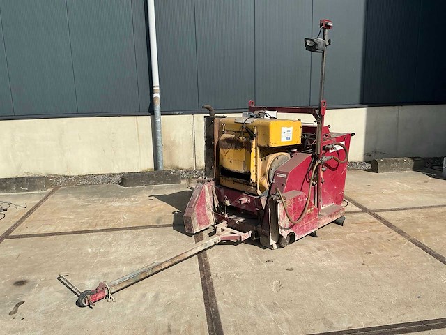 1997 linzen vzm 600 beton- asfaltzaag - afbeelding 1 van  10