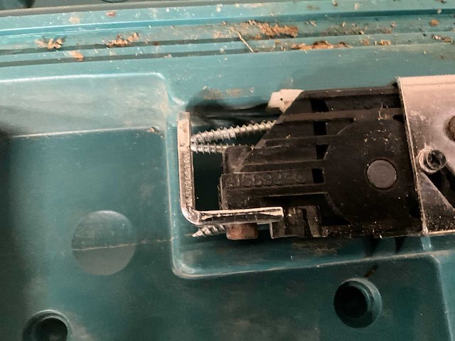 1997 makita 6831d bandschroefmachine - afbeelding 3 van  7