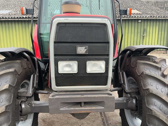 1997 massey ferguson 6130 vierwielaangedreven landbouwtractor - afbeelding 4 van  32