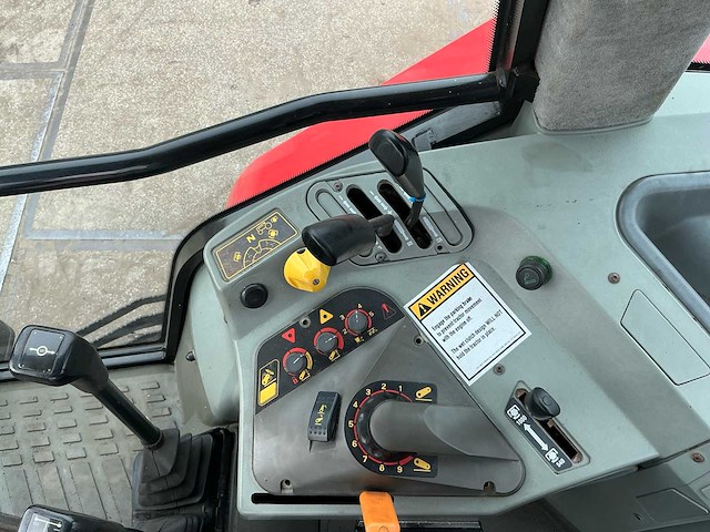 1997 massey ferguson 6130 vierwielaangedreven landbouwtractor - afbeelding 17 van  32