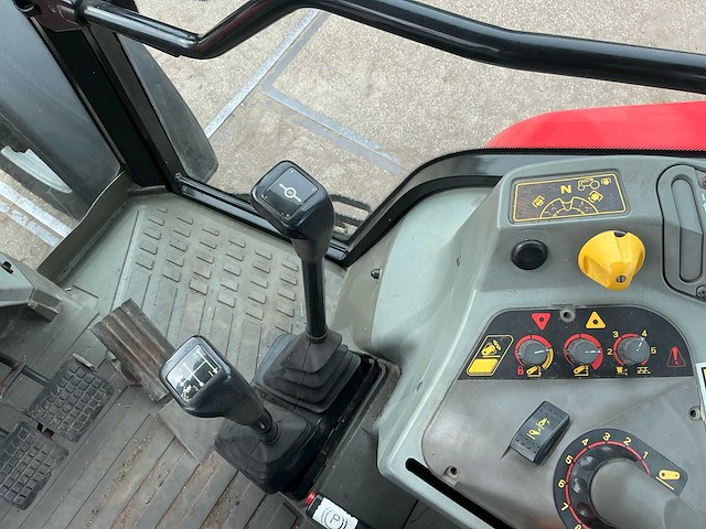 1997 massey ferguson 6130 vierwielaangedreven landbouwtractor - afbeelding 18 van  32