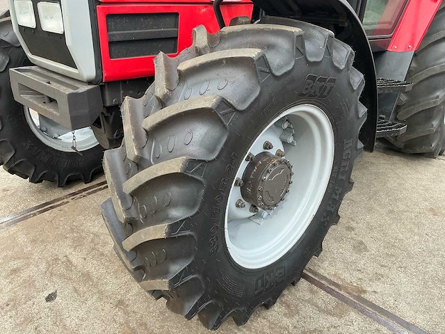 1997 massey ferguson 6130 vierwielaangedreven landbouwtractor - afbeelding 21 van  32
