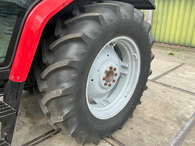 1997 massey ferguson 6130 vierwielaangedreven landbouwtractor - afbeelding 25 van  32
