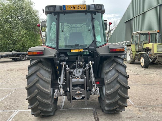 1997 massey ferguson 6130 vierwielaangedreven landbouwtractor - afbeelding 30 van  32