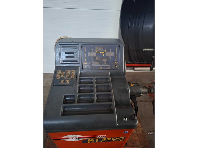 1997 mf/rema tiptop mt2200 banden balanceerapparaat motor - afbeelding 7 van  10