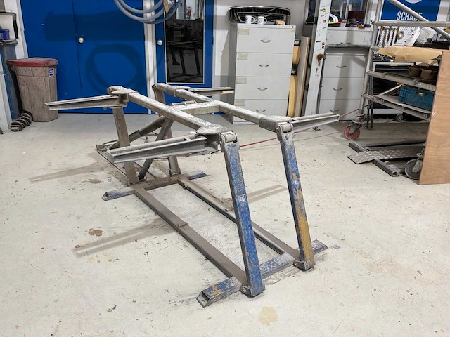 1997 pneumatische hefbrug 2000kg - afbeelding 3 van  5