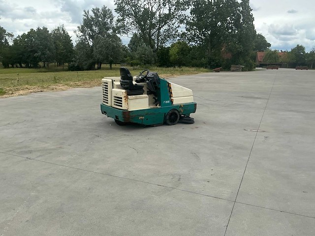1997 tennant 355 zelfrijdende veegmachine - afbeelding 2 van  59
