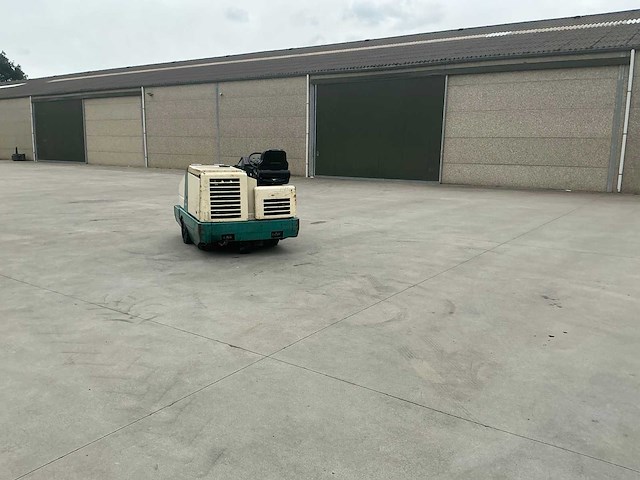1997 tennant 355 zelfrijdende veegmachine - afbeelding 8 van  59