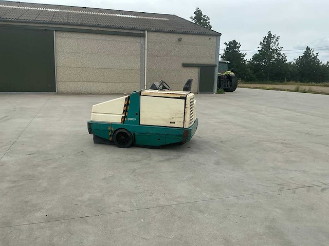 1997 tennant 355 zelfrijdende veegmachine - afbeelding 14 van  59