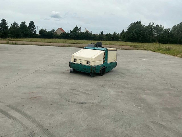1997 tennant 355 zelfrijdende veegmachine - afbeelding 20 van  59