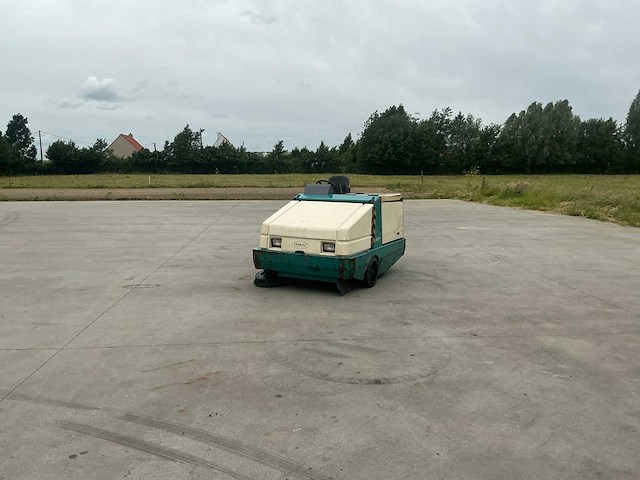 1997 tennant 355 zelfrijdende veegmachine - afbeelding 21 van  59