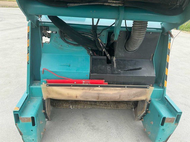 1997 tennant 355 zelfrijdende veegmachine - afbeelding 48 van  59