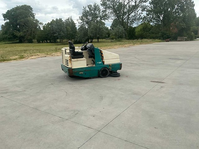 1997 tennant 355 zelfrijdende veegmachine - afbeelding 59 van  59