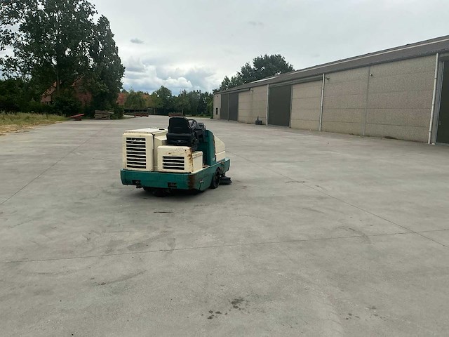 1997 tennant 355 zelfrijdende veegmachine - afbeelding 4 van  37